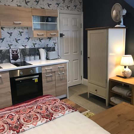 גילדפורד Acacia Villas Guest House מראה חיצוני תמונה