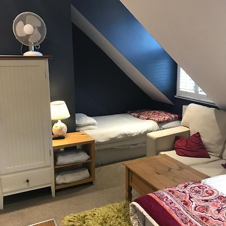 גילדפורד Acacia Villas Guest House מראה חיצוני תמונה