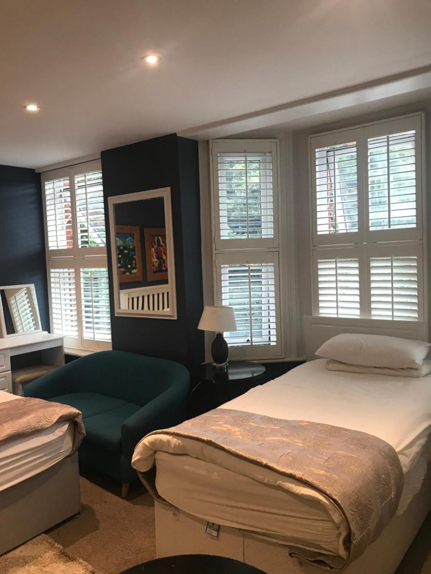 גילדפורד Acacia Villas Guest House מראה חיצוני תמונה