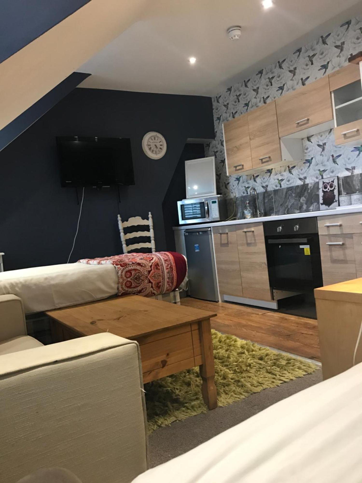 גילדפורד Acacia Villas Guest House מראה חיצוני תמונה